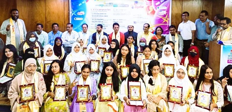 উত্তরা পাবলিক লাইব্রেরি সংবর্ধনা পেল ৬২ কৃতি শিক্ষার্থী